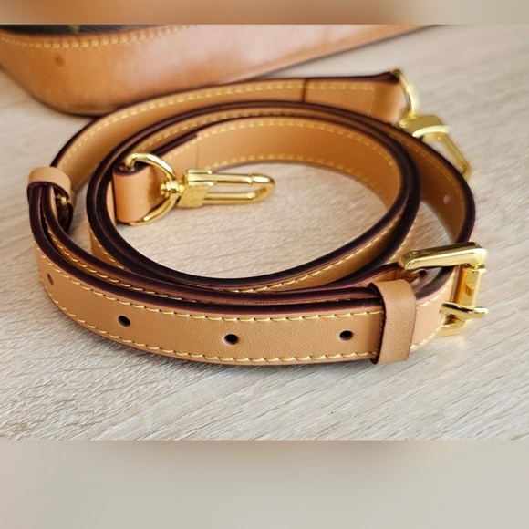 Authentic LOUIS VUITTON
Monogram Alma PM Handbag - Picture 11 of 11